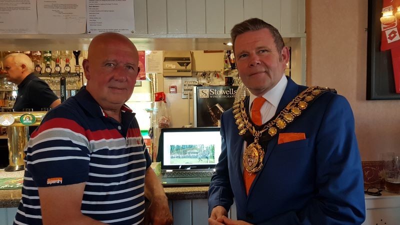 Other image for VIDEO: Singing mayor Steve steals the show